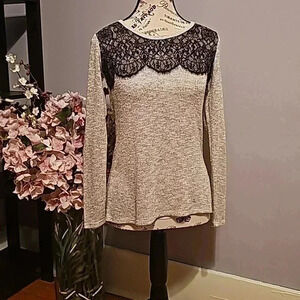 Moa Moa Grey sweater with black‎ lace
